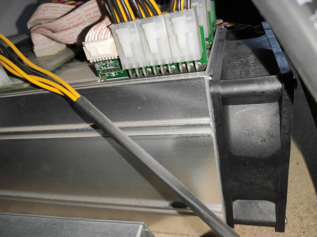 Vendora Εξορύκτες(5) Bitcoin Antminer S9 13TH/s με τροφοδοτικό APW3++ 7 Vendora Εξορύκτες(5) Bitcoin Antminer S9 13TH/s με τροφοδοτικό APW3++ - Image 7