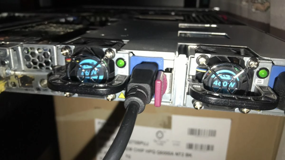 Vendora SERVER HP DL 360 GEN 8, (2 TEMAXIA) 4 Vendora SERVER HP DL 360 GEN 8, (2 TEMAXIA) - Image 4