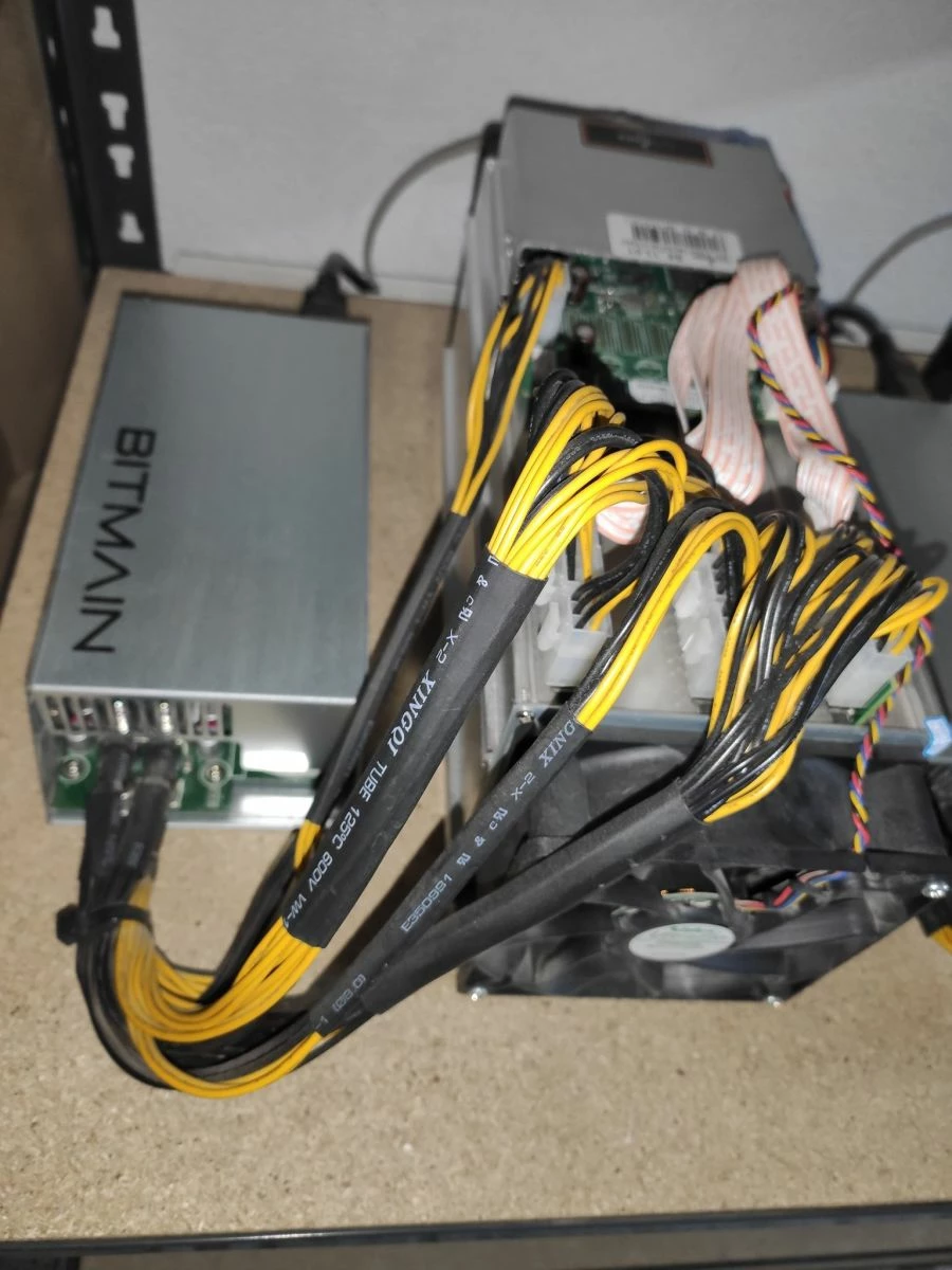 Vendora Εξορύκτες(5) Bitcoin Antminer S9 13TH/s με τροφοδοτικό APW3++ 2 Vendora Εξορύκτες(5) Bitcoin Antminer S9 13TH/s με τροφοδοτικό APW3++ - Image 2