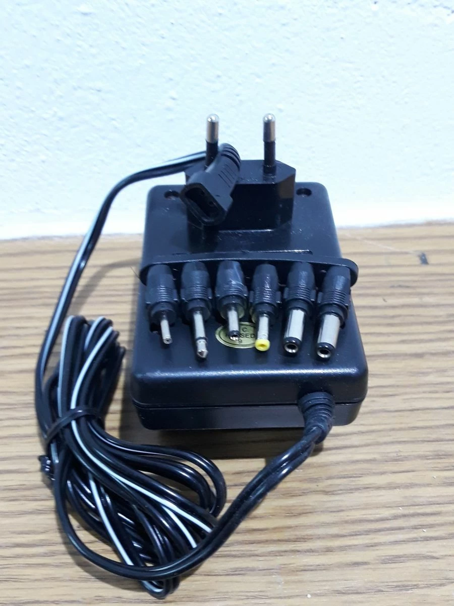 Vendora Σταθεροποιημένος Μετασχηματιστής MW 1000 MΑ με ρύθμιση 1,5-3-4,5-6-7,5-9-12 Volt και 6 διαφορετικά βύσματα 2 Vendora Σταθεροποιημένος Μετασχηματιστής MW 1000 MΑ με ρύθμιση 1,5-3-4,5-6-7,5-9-12 Volt και 6 διαφορετικά βύσματα - Image 2