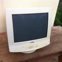 Vendora Οθόνη υπολογιστή NOKIA Model 447ZiPlus σε λειτουργική κατάσταση.