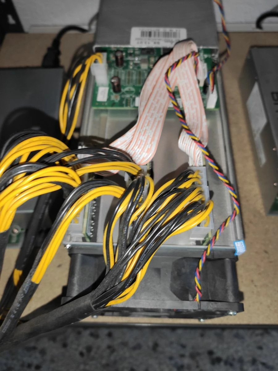 Vendora Εξορύκτες(5) Bitcoin Antminer S9 13TH/s με τροφοδοτικό APW3++ 9 Vendora Εξορύκτες(5) Bitcoin Antminer S9 13TH/s με τροφοδοτικό APW3++ - Image 9