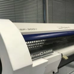 Vendora Roland SP-300V Print & Cut 4 Vendora Roland SP-300V Print & Cut -Vendora κατάστημα 7e93f03ab45a26e1a0658cdfa38105bc48261f31 xl