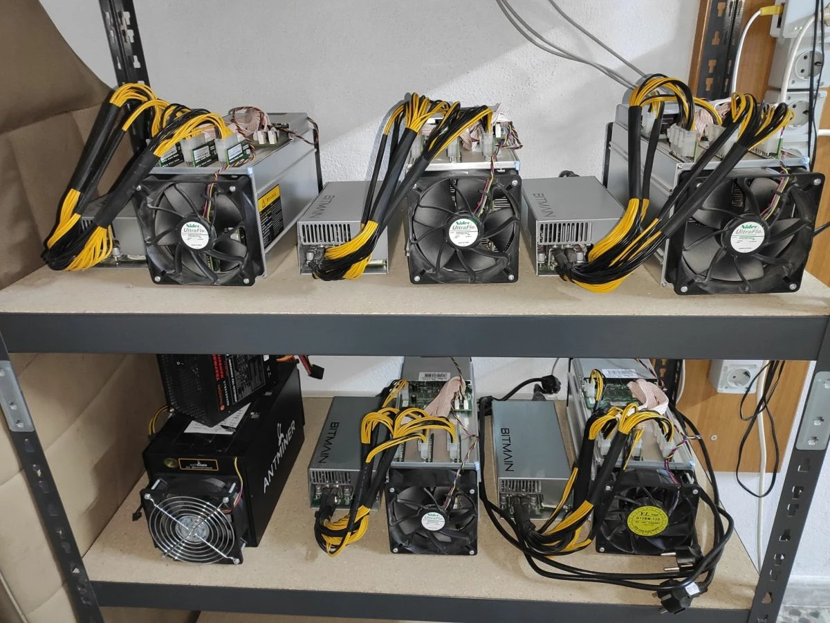 Vendora Εξορύκτες(5) Bitcoin Antminer S9 13TH/s με τροφοδοτικό APW3++ 1 Vendora Εξορύκτες(5) Bitcoin Antminer S9 13TH/s με τροφοδοτικό APW3++