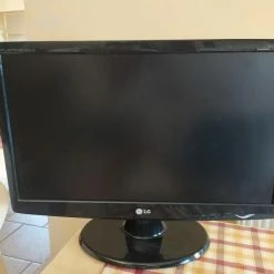 Vendora Πωλείται οθόνη LG 21 ΙΝΤΣΩΝ.
