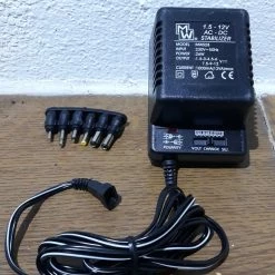 Vendora Σταθεροποιημένος Μετασχηματιστής MW 1000 MΑ με ρύθμιση 1,5-3-4,5-6-7,5-9-12 Volt και 6 διαφορετικά βύσματα