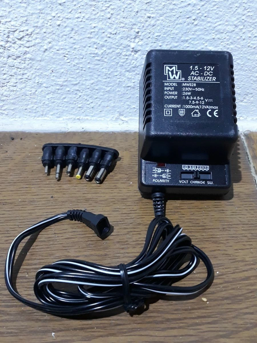 Vendora Σταθεροποιημένος Μετασχηματιστής MW 1000 MΑ με ρύθμιση 1,5-3-4,5-6-7,5-9-12 Volt και 6 διαφορετικά βύσματα 1 Vendora Σταθεροποιημένος Μετασχηματιστής MW 1000 MΑ με ρύθμιση 1,5-3-4,5-6-7,5-9-12 Volt και 6 διαφορετικά βύσματα