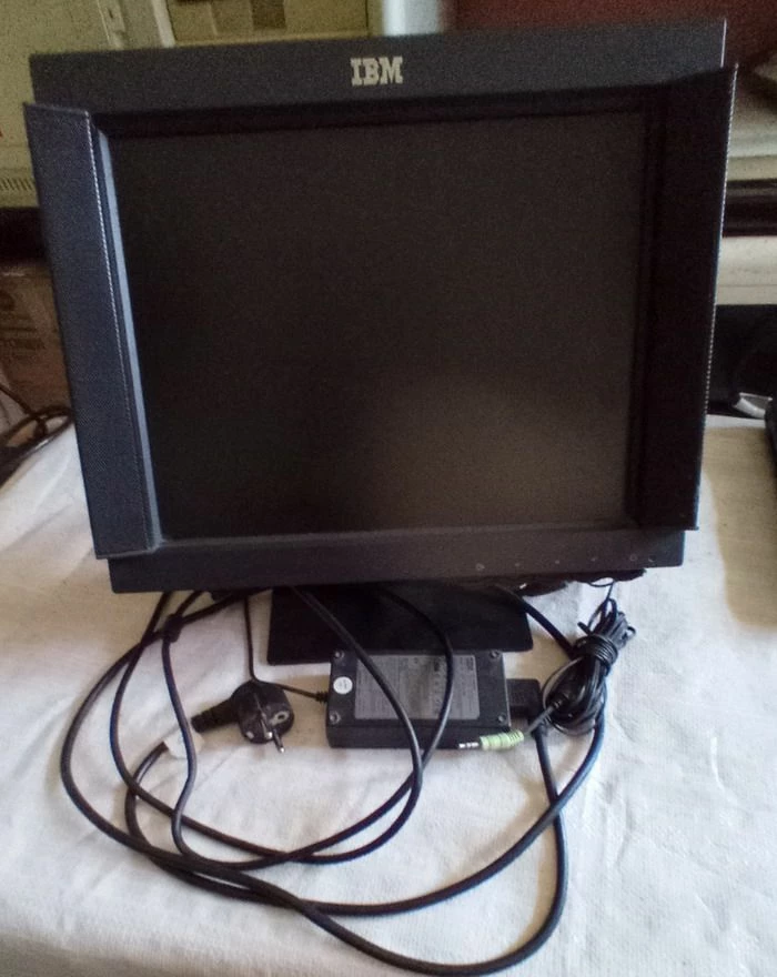 Vendora IBM MONITOR 15' INCH BN68-00252A-01 RARE 1 Vendora IBM MONITOR 15' INCH BN68-00252A-01 RARE