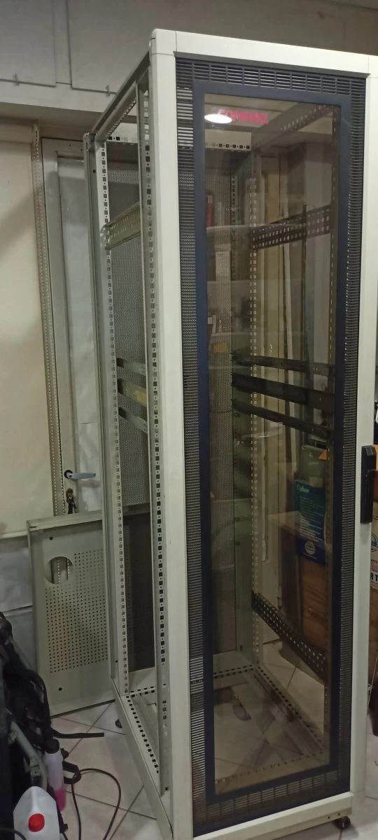 Vendora Server Rack 42U "RITTAL - HP/COMPAQ" 1 Vendora Server Rack 42U "RITTAL - HP/COMPAQ"