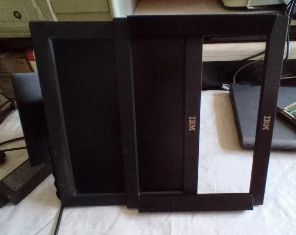 Vendora IBM MONITOR 15' INCH BN68-00252A-01 RARE 3 Vendora IBM MONITOR 15' INCH BN68-00252A-01 RARE - Image 3