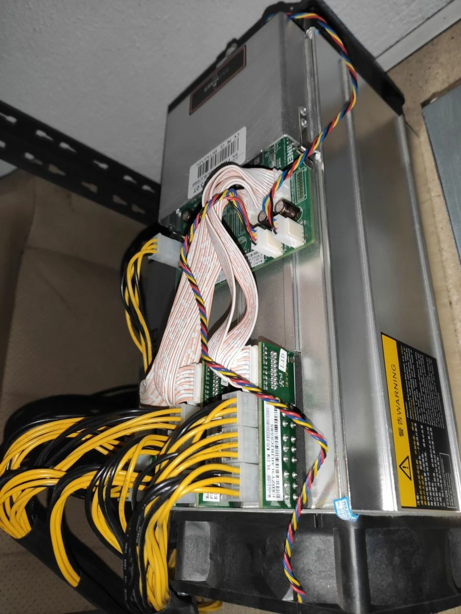 Vendora Εξορύκτες(5) Bitcoin Antminer S9 13TH/s με τροφοδοτικό APW3++ 4 Vendora Εξορύκτες(5) Bitcoin Antminer S9 13TH/s με τροφοδοτικό APW3++ - Image 4